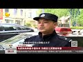 孩子被锁在车内，随时窒息死亡，民警砸窗救人！