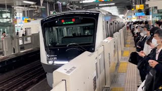 小田急5000形5055編成が回送電車として登戸駅を通過するシーン（2022.6.8）