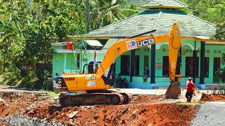 JCB JS205sc Making alternative road for Citizen on a big Road construction