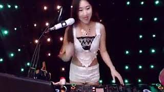 美女dj舞曲中文DJ劲爆歌曲DJ舞曲DJ嗨曲美女现场打碟，真是棒