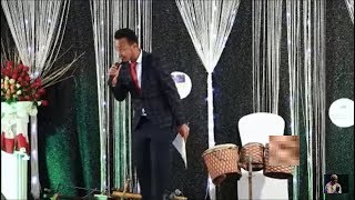 ኮሜዲያን ዜዶ :- ከድርሹ ጋር የምናቀው  በመድረክ ስራዎቹ  ደግሞ ይኸው በሳቅ ፍርስ በሉ