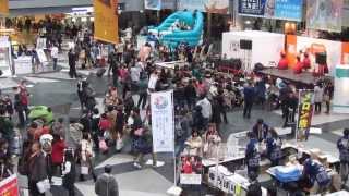 夕張市のメロン熊とハワイアンダンス　新千歳空港　2011年2月11日　午前10時44分