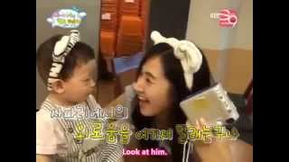 Mommy Yuri and Kyungsan! how cute..^^