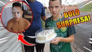 BOLÍVIA JOGOU O BOLO DE ANIVERSÁRIO NA CARA DO ALADDIN!!