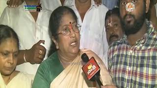 YSRCP Leader Vijayalakshmi  Offers Special  Pooja for Praja Sankalpa Yatra at RAJANAGARAM