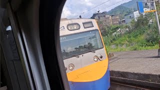 2233次瑞芳發車經由山線開往嘉義的EMU715+EMU716阿福號區間車(突然臨時ATP故障故障處理重開，現在倒退)，4177次花蓮發車經由北迴線開往樹林的EMU712+EMU711阿福號區間車