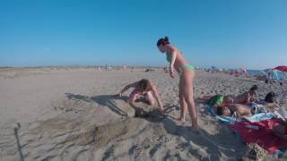 Come divertirsi con poco in spiaggia