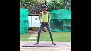 Shilpa Shetty warm up exercise