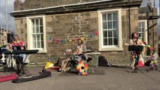 Les Laurettes - Lock Down Street Jam at Compassionate Inverclyde Collection Point