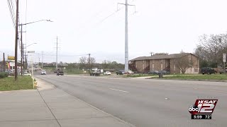 Witness: 'I (saw) a shopping cart go flying' in store parking lot