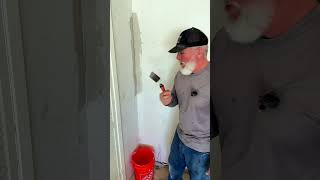 Apply Sheetrock Mud to Corners Like a Pro with a Corner Trowel  #drywallinstallation  #sheetrock