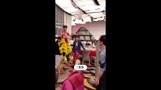 非常棒的中国舞狮，两个小伙正在练习Great Chinese Lion Dance