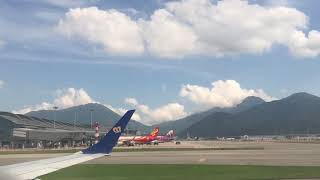 華信航空 E190 降落香港機場