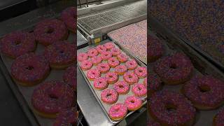 Have you ever seen FRESHLY MADE DONUTS? #donuts #lasvegas #foodchallenge