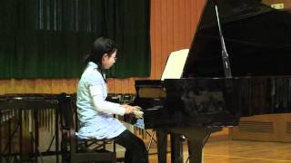 合唱「気球に乗ってどこまでも」 The grade-schooler's chorus and piano accompaniment