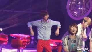 l2O4l5  Taemin checking to see if the floor is dirty fancam @!nGa