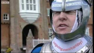 London Marathon in 6.5 stone suit of armour for charity