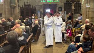 Ploërmel. Les Petits Chanteurs à la Croix de Bois chantent à l'église