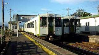 米坂線　羽前小松駅　朝の列車交換　2010.09.12