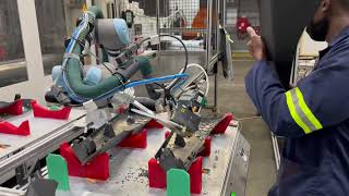 Universal Robot UR5e and Robatech gluing