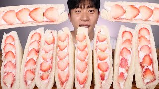 딸기샌드..🍓 부드러운 크림과 새콤달콤한 딸기가 합쳐진 빵 먹방 ASMR MUKBANG STRAWBERRY SAND EATING SHOW