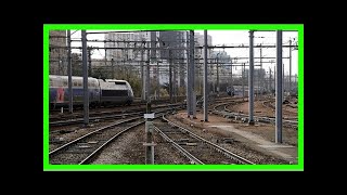 France : un octogénaire se gare sur les rails et se laisse faucher par un train