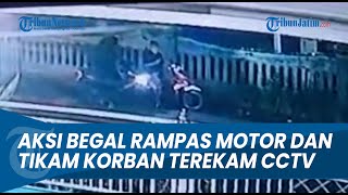 TEREKAM CCTV ! Sebuah Aksi Pembegalan Oleh Dua Kawan Begal Rampas Motor dan Tikam Korbannya