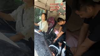 走，装货去9m6货车女司机安全驾驶，请勿模仿。