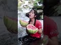 山村姑娘表演鐵頭開瓜，能成功嗎？mountain village girl performing iron headed melon shorts