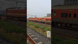 12922 Surat mumbai Central flying Rani SF Express #shortvideo #railwaystation