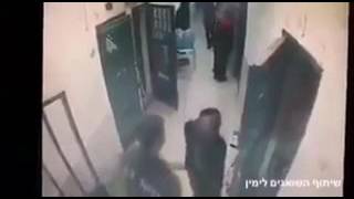 .הסרטון המלא - ‏אסירים בכלא אשל תקפו סוהרים, הסיבה לדבריהם: בגלל שסוהר דרך על קוראן