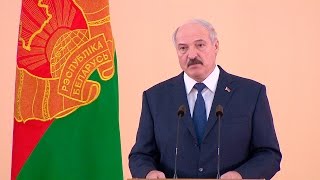 Лукашенко: никакие цветные революции нас с ног на голову не поставят