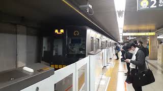 名古屋市営地下鉄N1000形 伏見駅入線