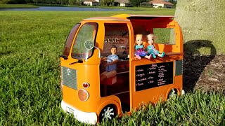 Food Truck ! Elsa & Anna toddlers - park - pet dog - turtle