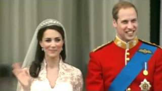 William and Kate: Kiss on Balcony (Buckingham Palace) ROYAL WEDDING 29th April 2011