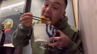 松屋でチーズ牛丼特盛をぺろっと食べるだけの動画