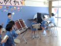 ♪　楽器遊び　「おどるポンポコリン」　・・・　３歳児（うめ組）