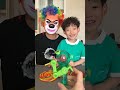 天呐！小意，你有一只狮子朋友！太酷了！ funny 快乐 cute 乐趣 baby