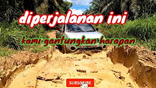 angkut hasil panen sawit dinegri yg makmur dan tanah yg subur berlumpur