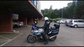 Policjanci na motocyklach eskortują rodzącą do szpitala