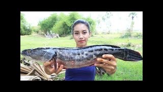 Primitive Technology: Survival skill cooking fish in forest Wilderness/Khmer Survival Skills