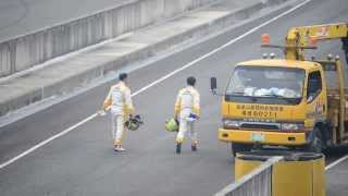 2013-12-22 TSF亞洲全明星挑戰賽發生車手以車輛阻擋賽道情況1