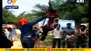 Suspected Thief Tied To Tree | And Thrashed by Mob | at Bihar | Caught on Camera