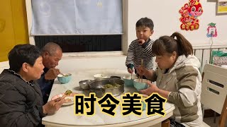 鹏鹏和姨夫种柏树，回家老妈做时令美食，春天的味道让人回味无穷