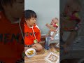 Monkey Yu eats lunch with his sister