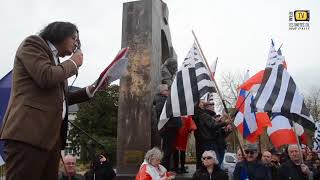 Ploërmel. Rassemblement autour de la statue de Jean-Paul II