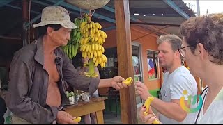 Chino el Bananero: el hombre que atiende a los turistas como familia en Limón