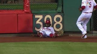 ATL@PHI: Herrera makes a leaping grab at the track