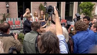 Prinses Amalia op krukken-Pers-Chaos bij fotosessie bij Villa de Eikenhorst 2016