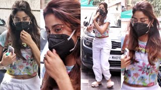 Janhvi Kapoor Spotted at Clinic in Bandra 😍💕📸